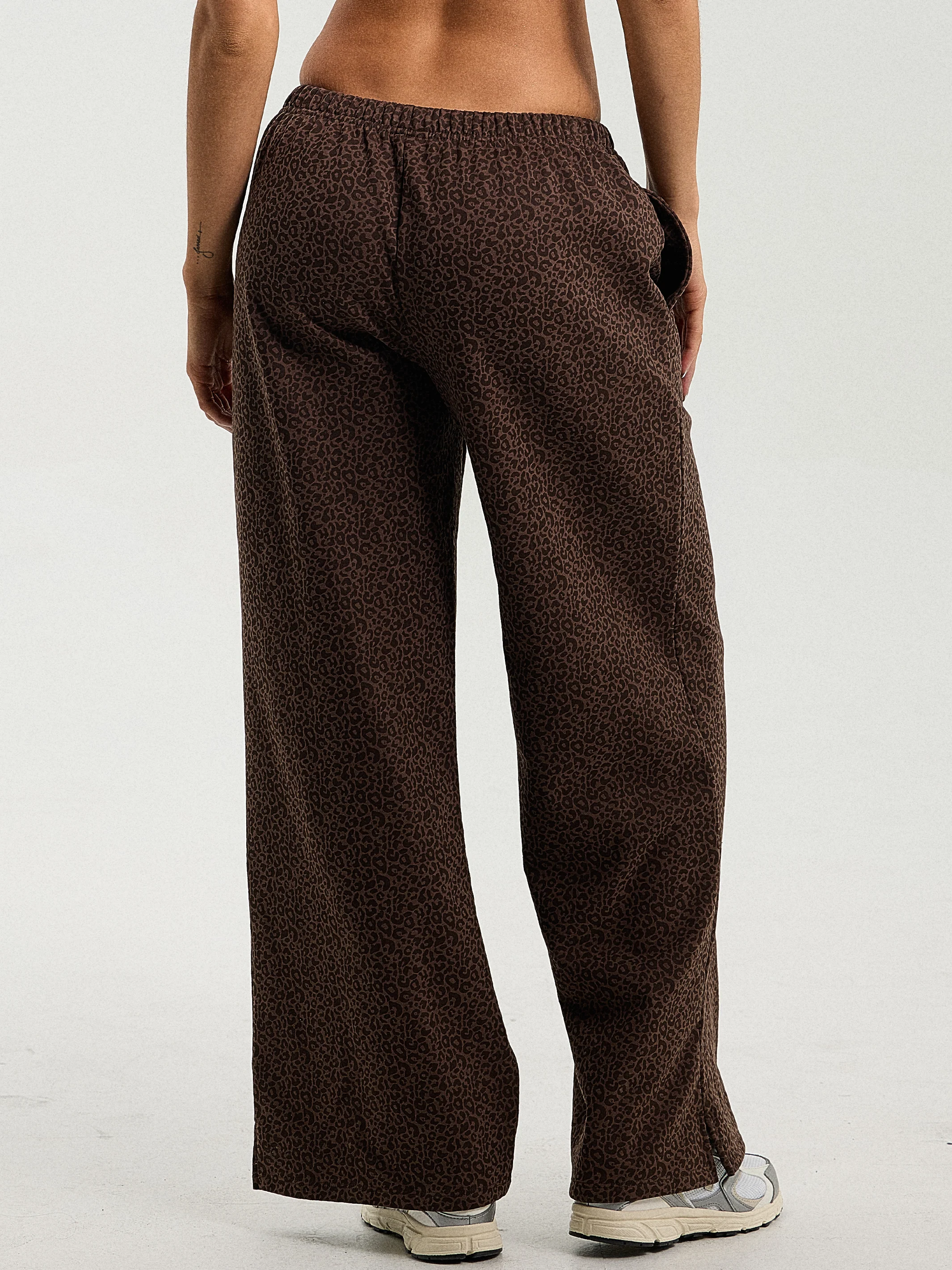 Lightweight Wide Leg Sweat Pants - Image 11