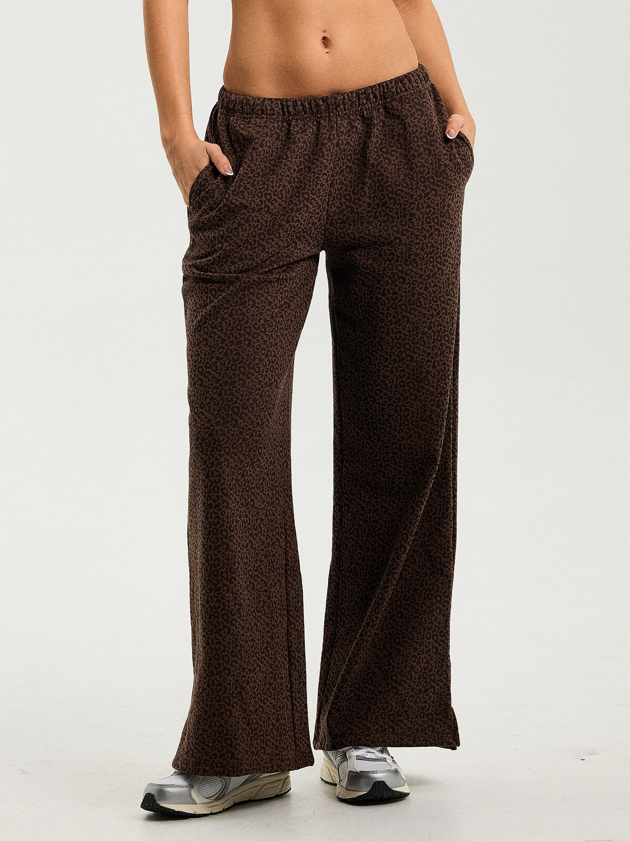 Lightweight Wide Leg Sweat Pants - Image 9